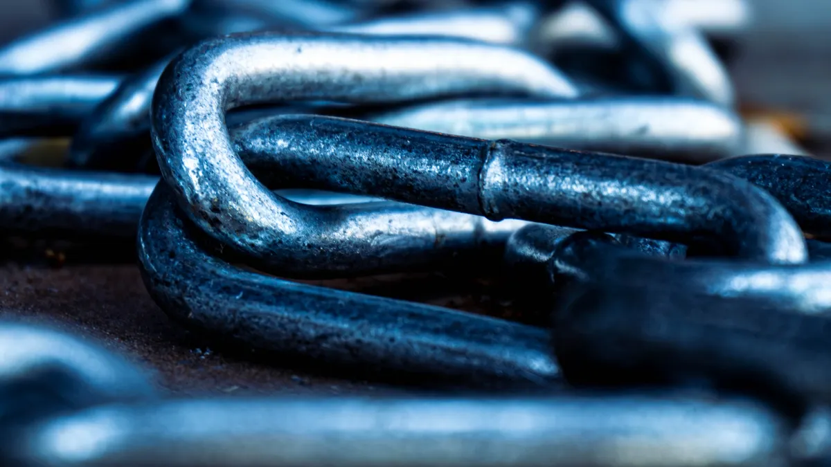 How to Earn Links from Industry Associations and Membership Pages — Close-Up of Metallic Chain Links in Focus